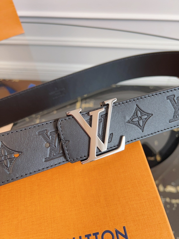 ルイヴィトンベルト背面デザイン